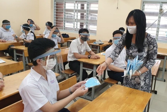 Thêm hàng ngàn học sinh nghỉ học vì dịch Covid-19