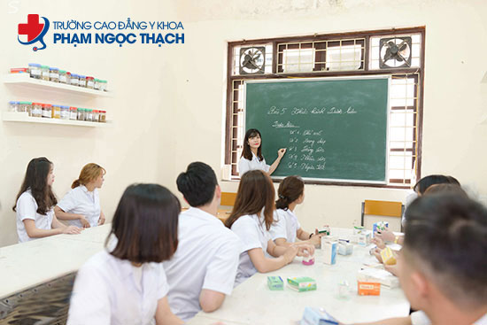 Chương trình Cao đẳng Dược hệ chính quy học những gì?