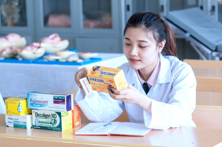 Đàn ông lấy vợ Dược sĩ, cả đời không phải suy nghĩ!
