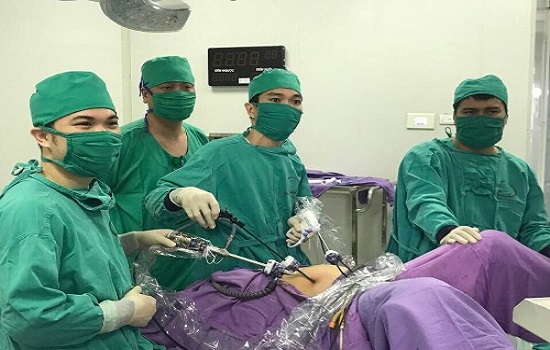 Ngành hộ sinh nam giới có nên theo học hay không?