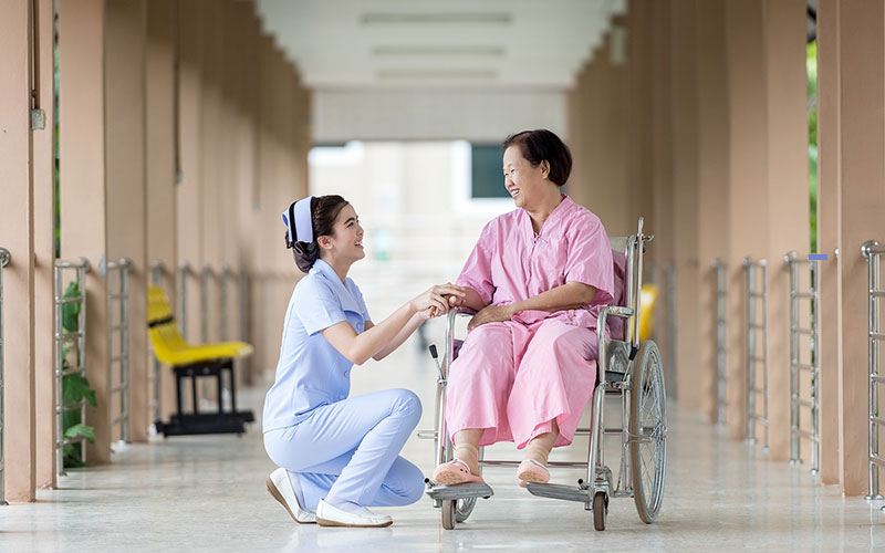 Ngành Điều dưỡng "Hướng đi mới cho các bạn trẻ đam mê nghề chăm sóc sức khỏe"