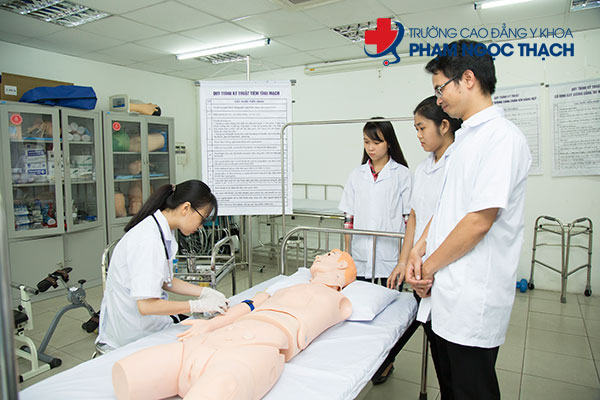Bí kíp xin việc làm dành cho sinh viên Cao đẳng Điều dưỡng sau khi ra trường