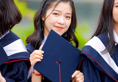 chan-dung-nu-sinh-xinh-dep-duoc-tuyen-thang-vao-dai-hoc-duoc-ha-noi