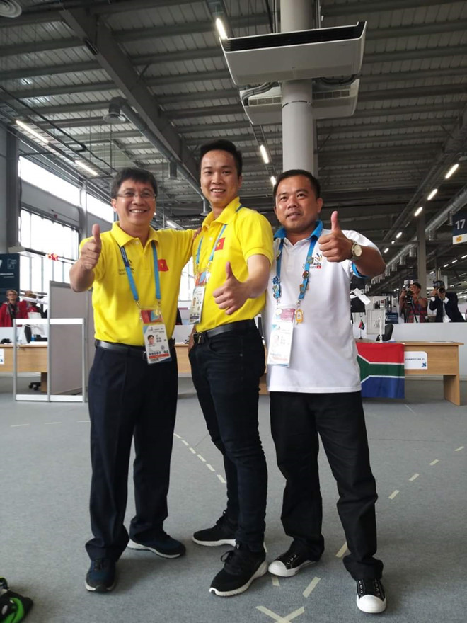 chang-trai-me-lap-trinh-dat-chung-chi-ky-nang-nghe-xuat-sac-the-gioi-la-ai