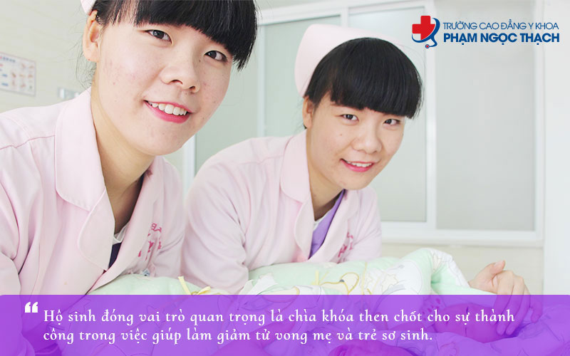 nữ hộ sinh đ&oacute;ng vai tr&ograve; quan trọng