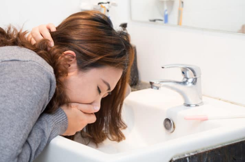 Rodogyl có nguy cơ gây ra một số tác dụng phụ như buồn nôn, đau bụng