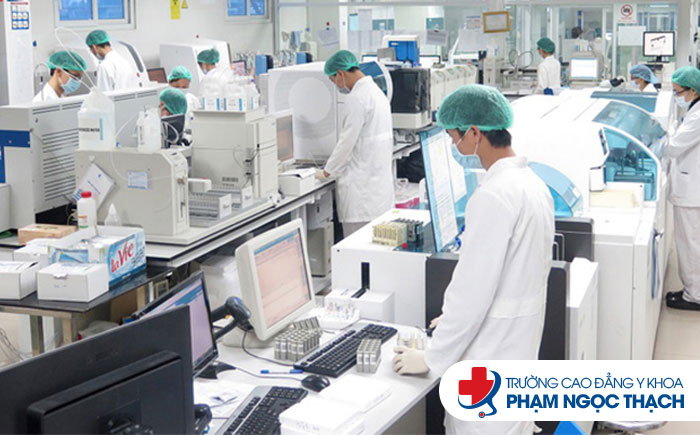 sự ph&aacute;t triển của ng&agrave;nh x&eacute;t nghiệm y học