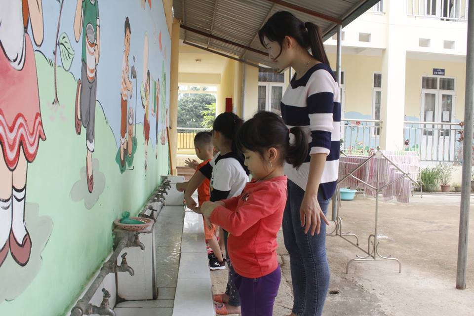 tay chân miệng bùng phát
