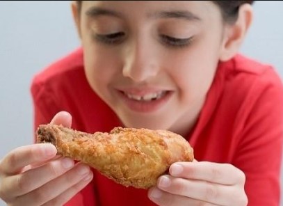 Ăn nhiều đồ chiên dầu khiến trẻ em có nguy cơ mắc ung thư đại trực tràng