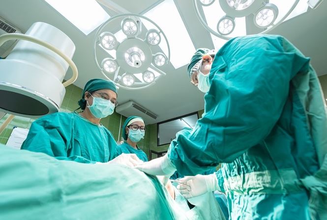 Bệnh nhân bị xoắn tinh hoàn có thể bị hoại tử và cắt bỏ