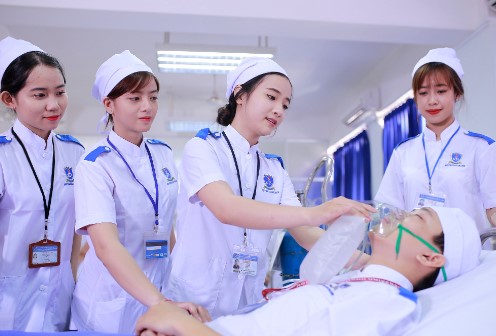 Điều Dưỡng là ngành được nhiều thí sinh lựa chọn theo học
