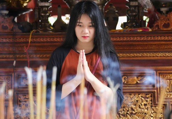 Nhiều thí sinh đi chùa cầu may trước mỗi kỳ thi