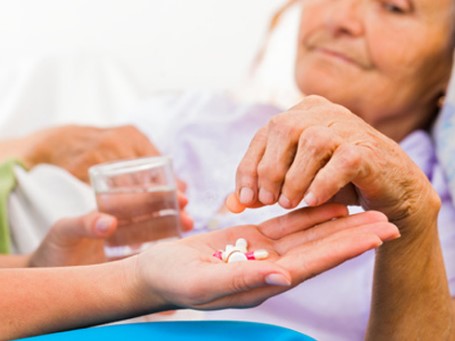Tác dụng phụ của thuốc kháng histamin thường xảy ra ở người cao tuổi